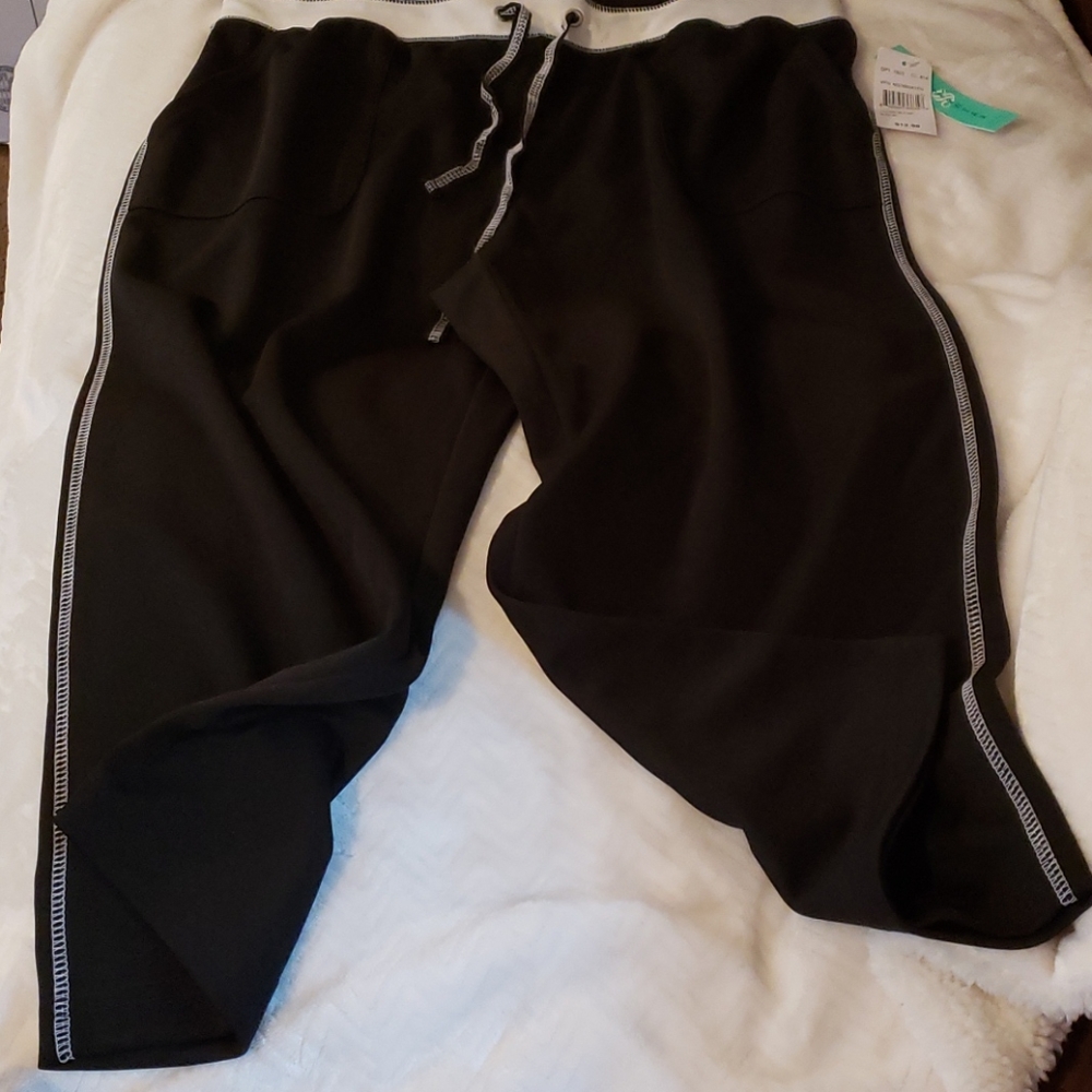 Ladies capris - Picture 3 of 3